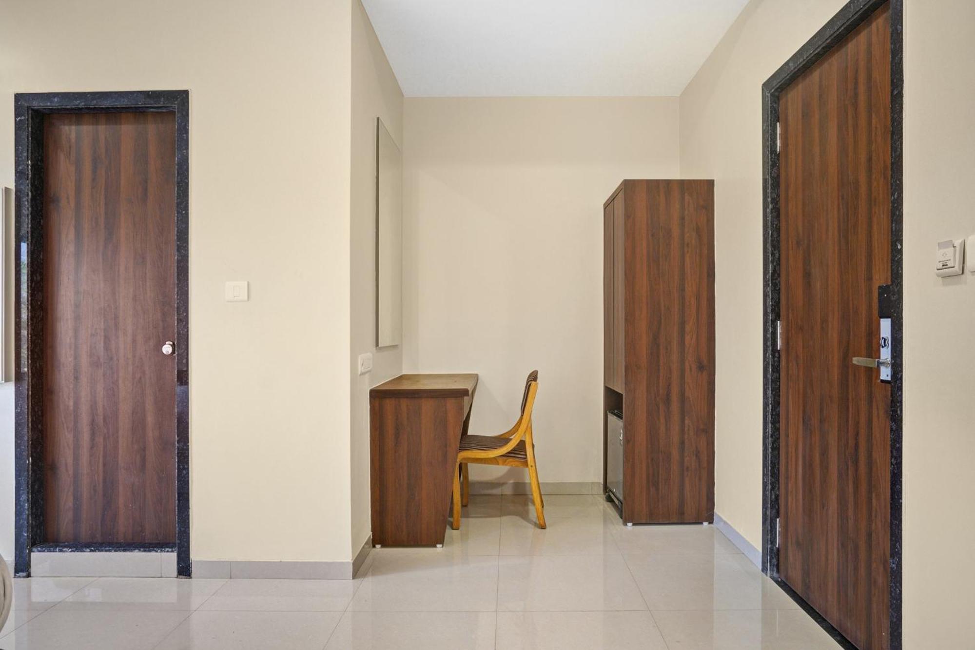 Clubhouse Hotel Raajpath Vadodara Exterior foto