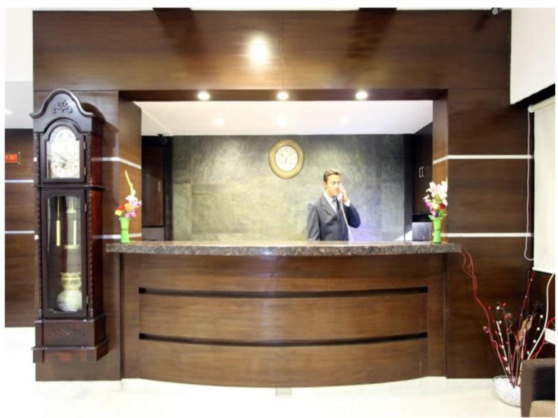 Clubhouse Hotel Raajpath Vadodara Exterior foto